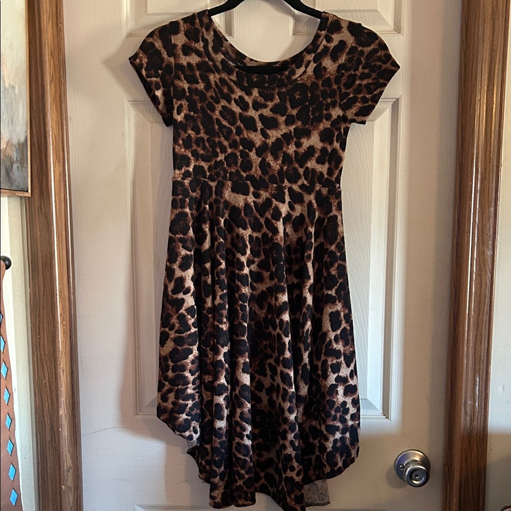 Chic Leopard Print Kids High-Low Top - Picture 4 of 4